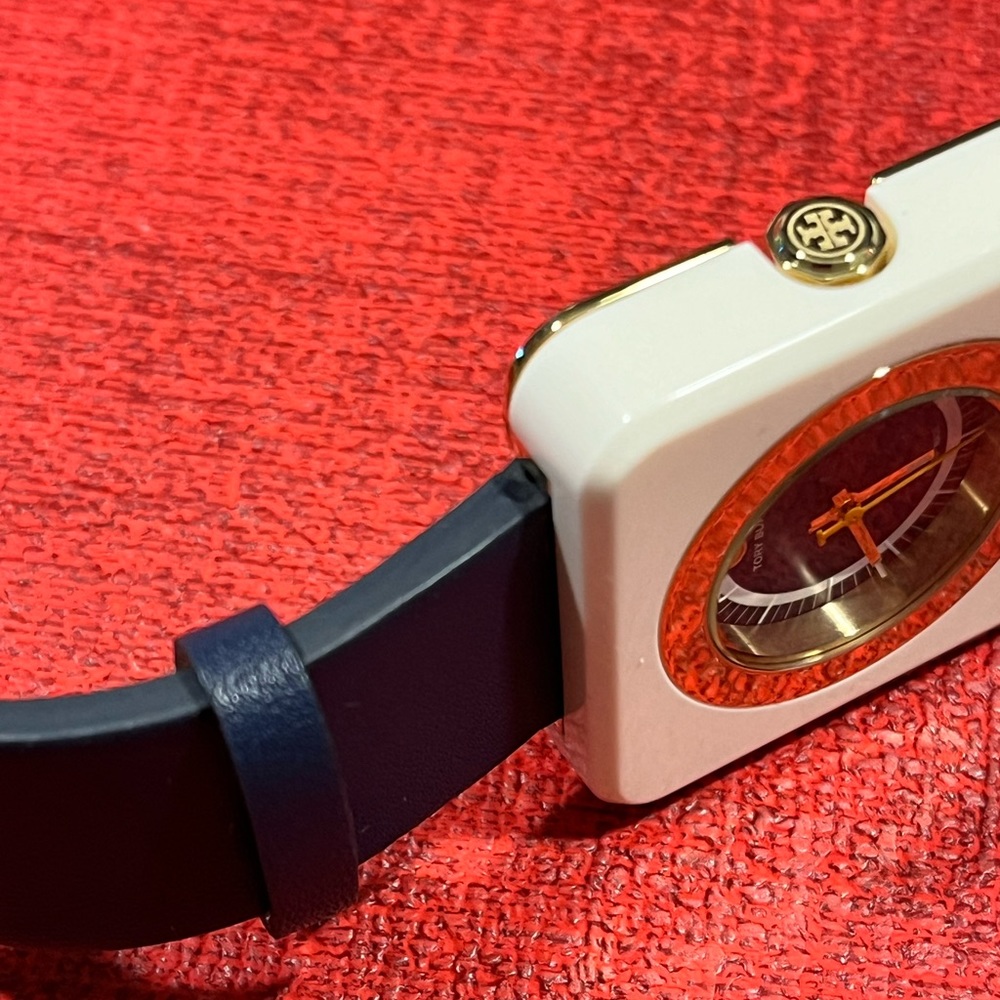 TORY BURCH ‘LIZZIE’ PRE-LOVED AUTHENTIC NAVY &WHITE SQUARE DESIGN LEATHER WATCH - Picture 10 of 16